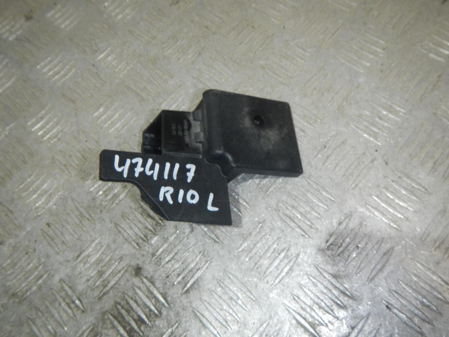 Кронштейн фар левый