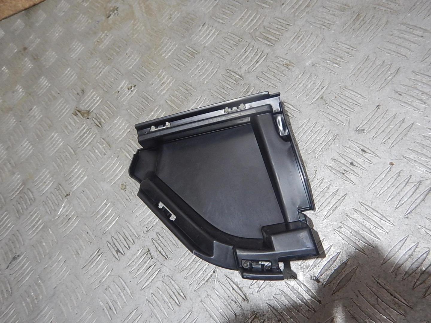 Воздуховод радиатора правый