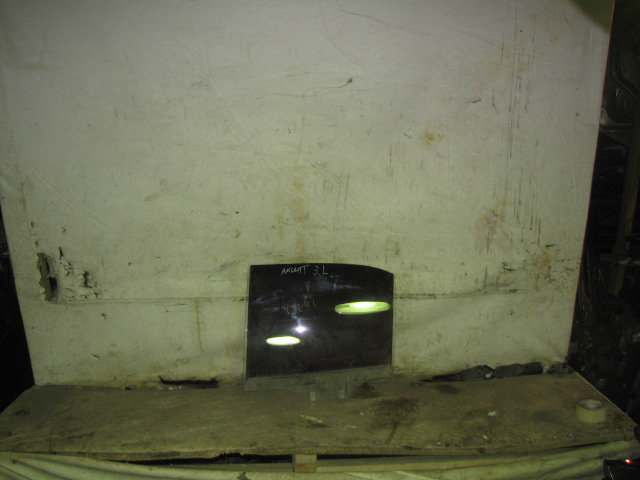 Стекло двери задней левой