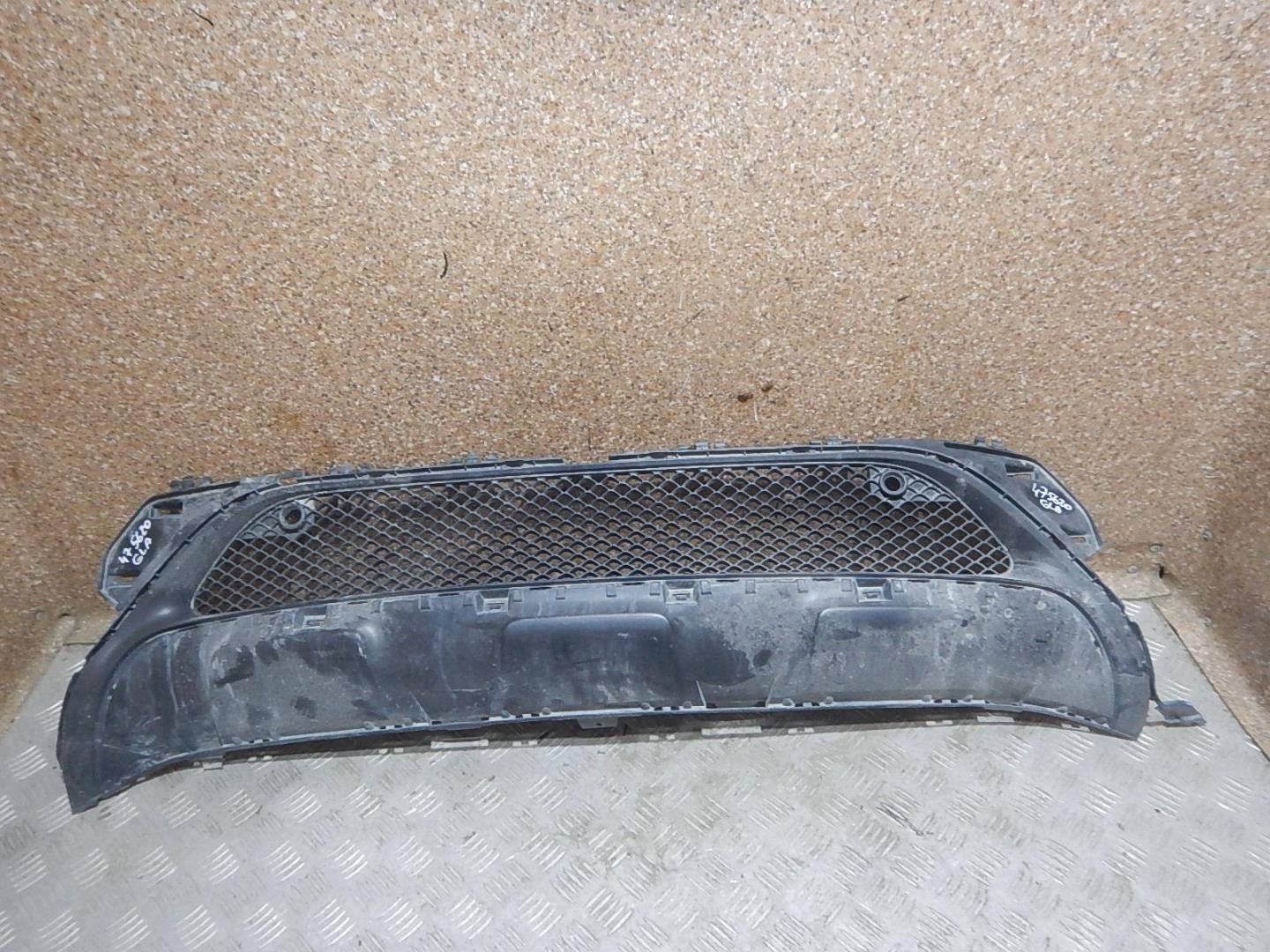 Решетка в бампер центральная