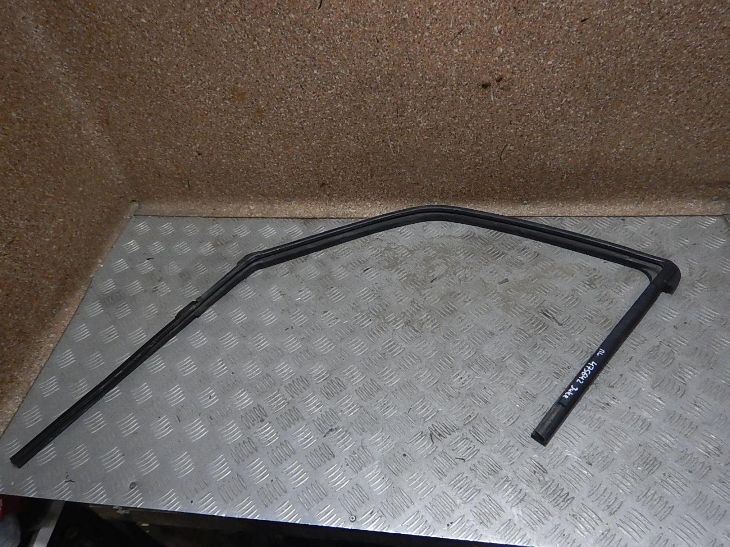 Уплотнитель стекла двери