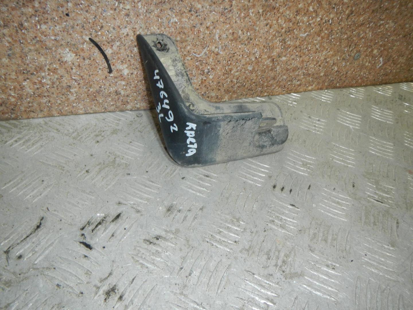 Брызговик задний левый