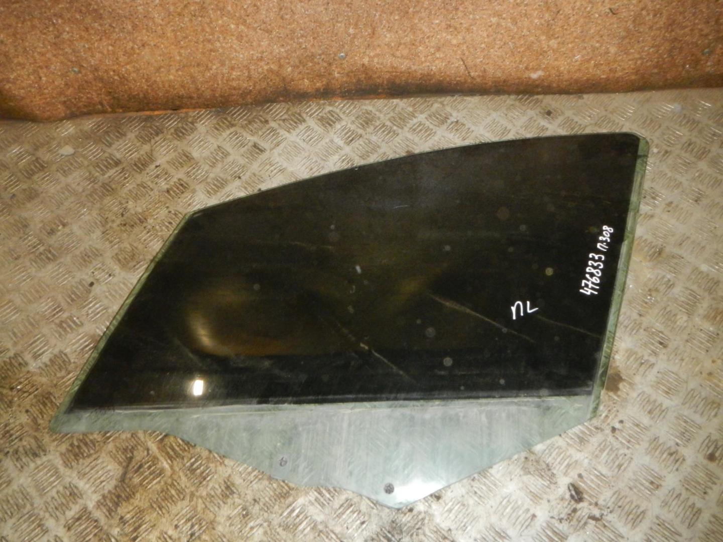 Стекло двери передней левой