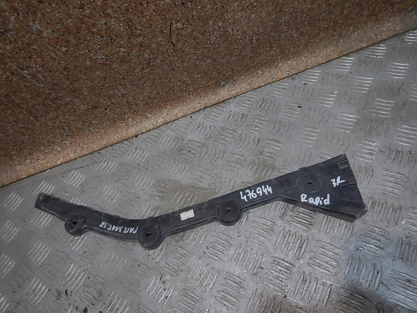 Кронштейн заднего бампера правый