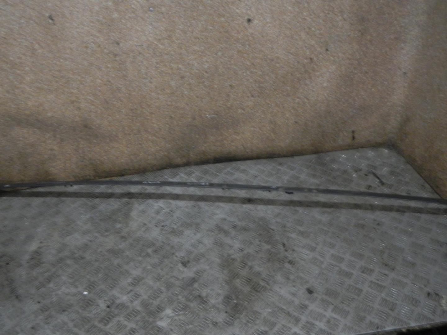 Молдинг крыши правый