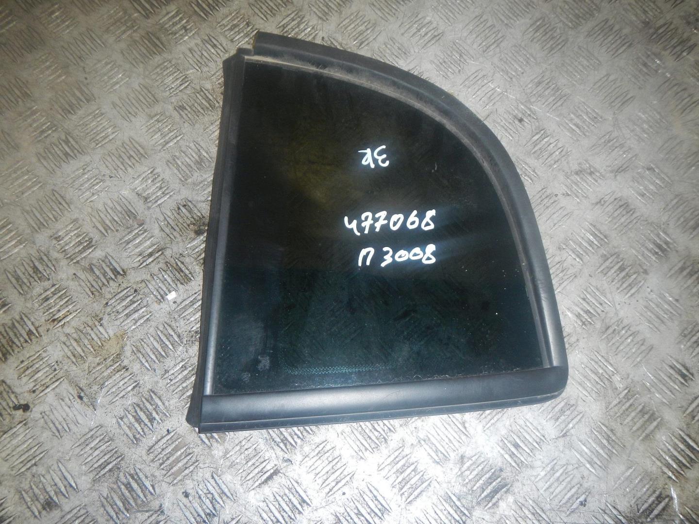 Стекло кузовное глухое правое