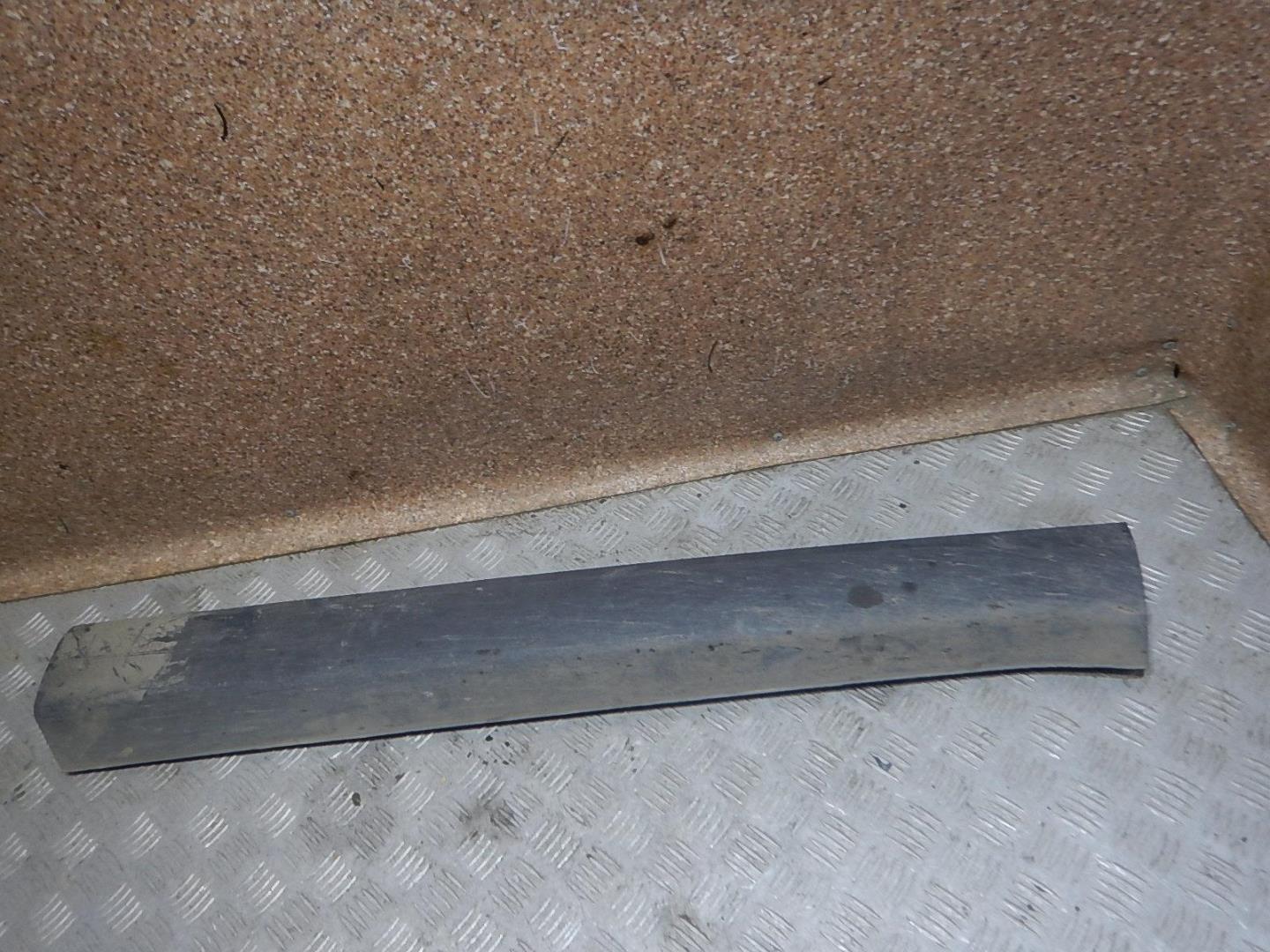 Молдинг передней правой двери