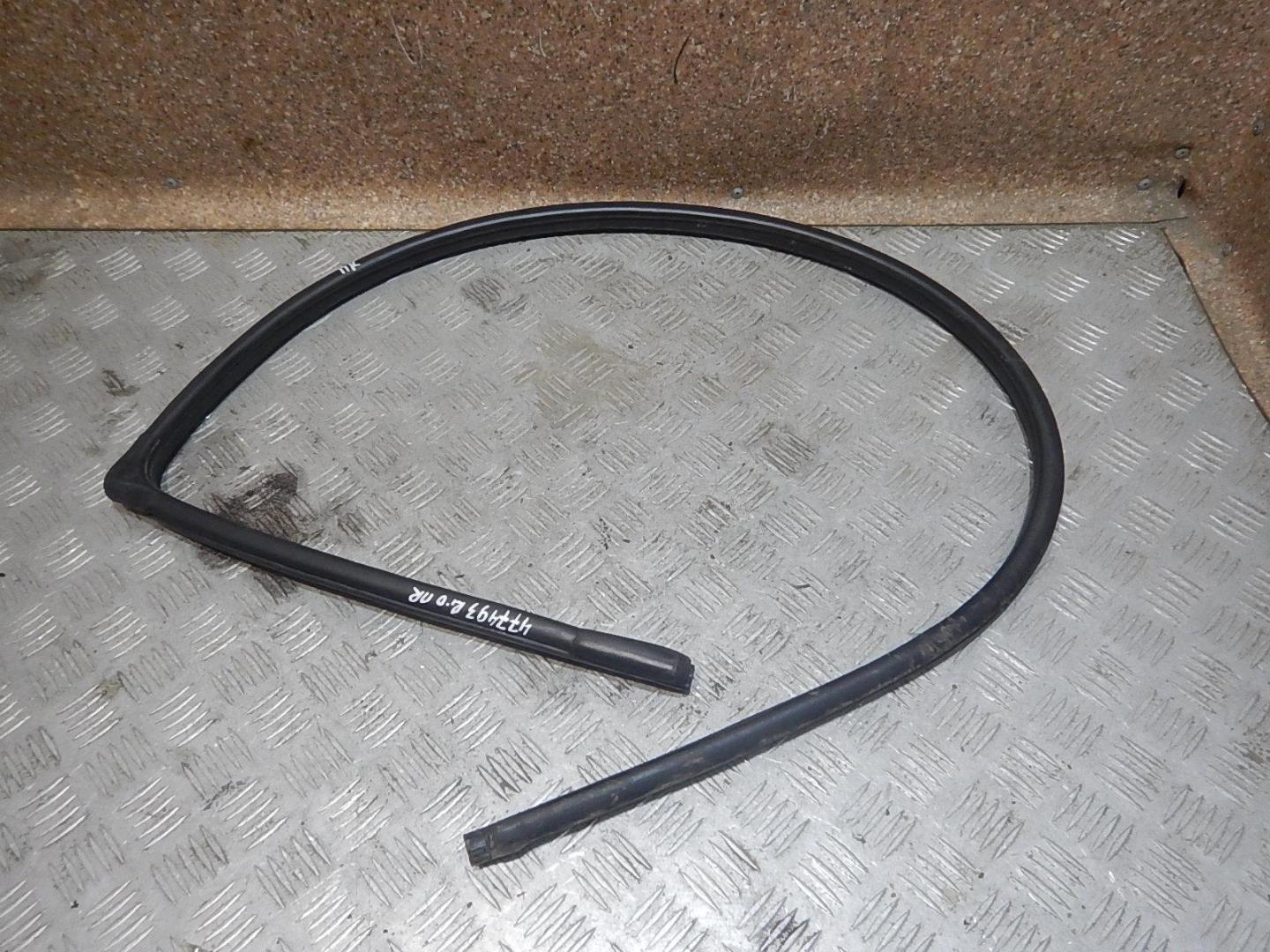 Уплотнитель двери