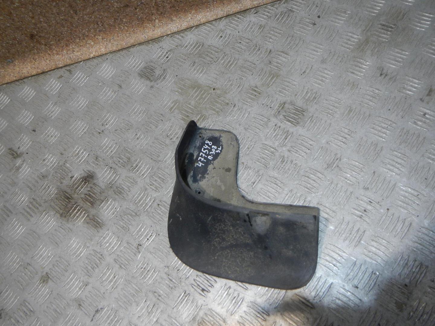 Брызговик задний левый