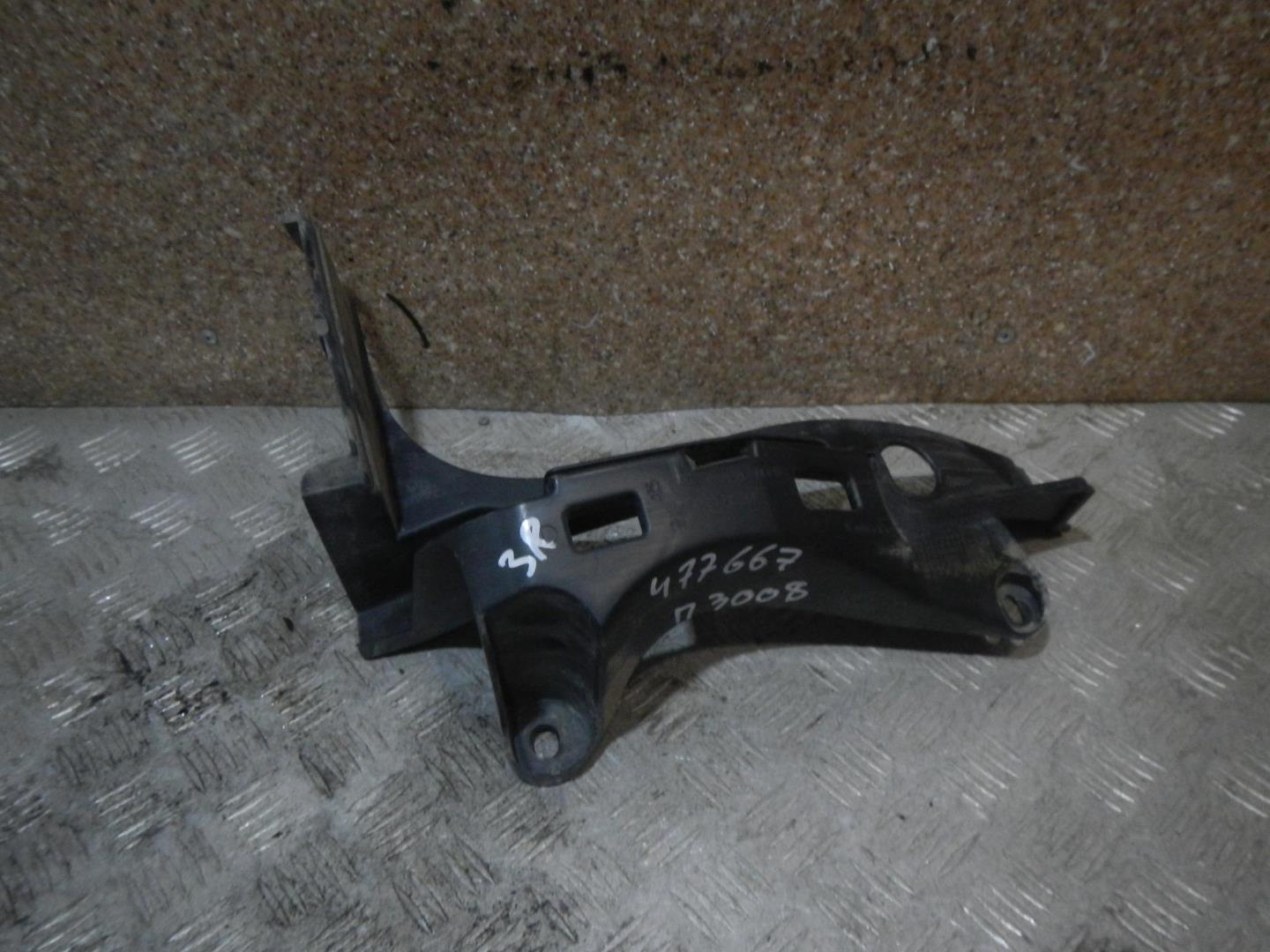 Кронштейн заднего бампера правый