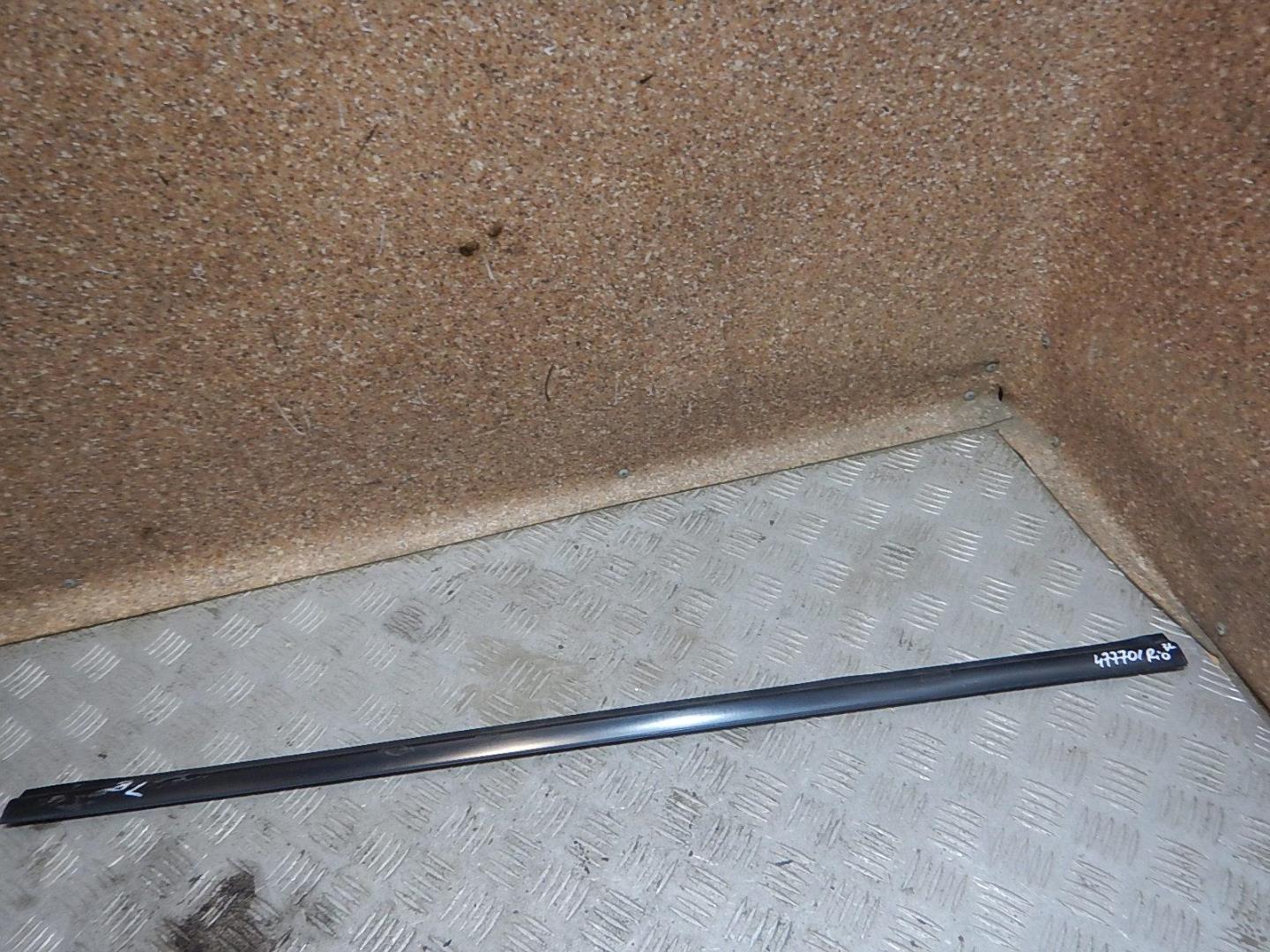 Накладка стекла заднего левого