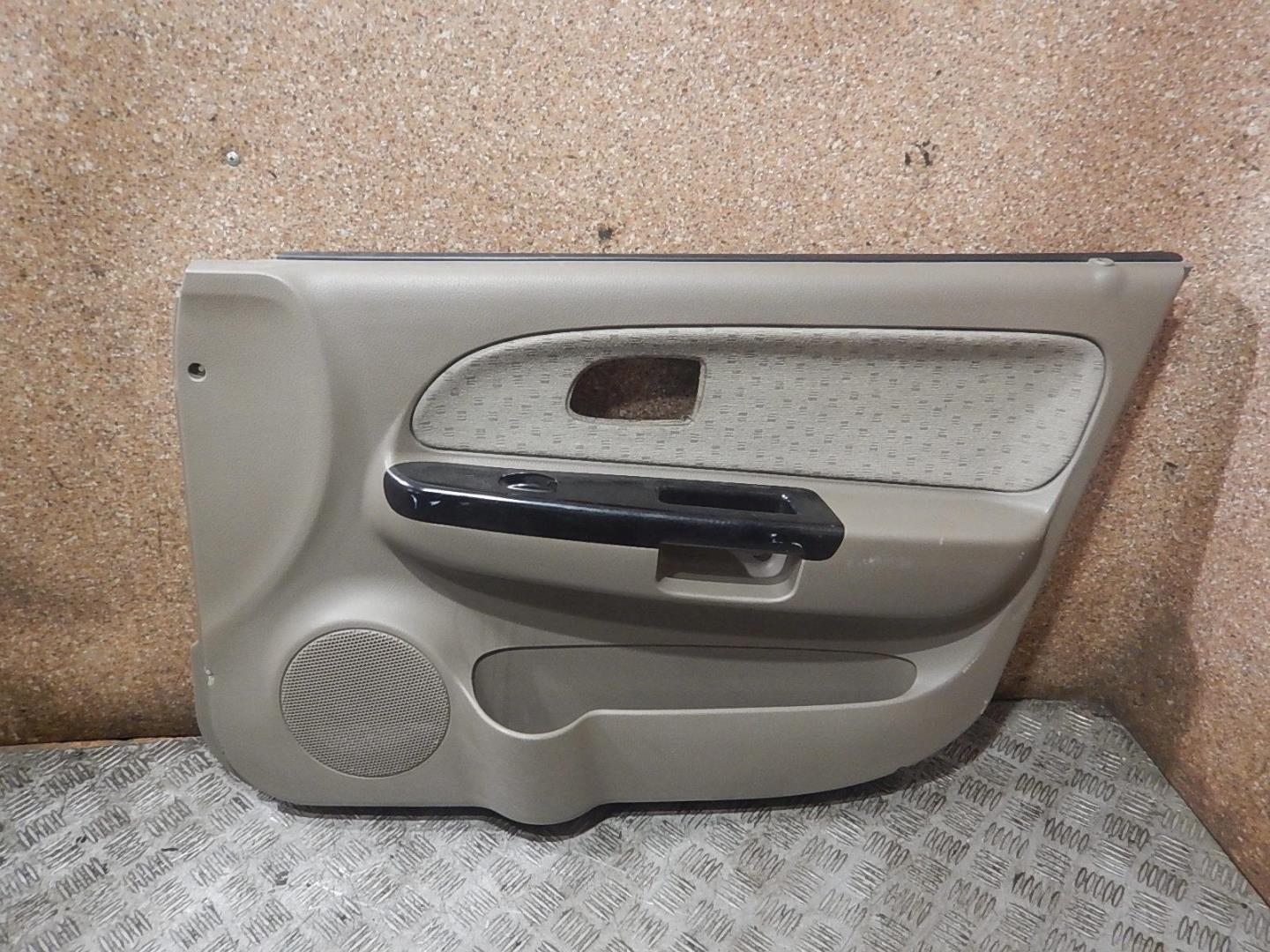 Обшивка двери передней правой