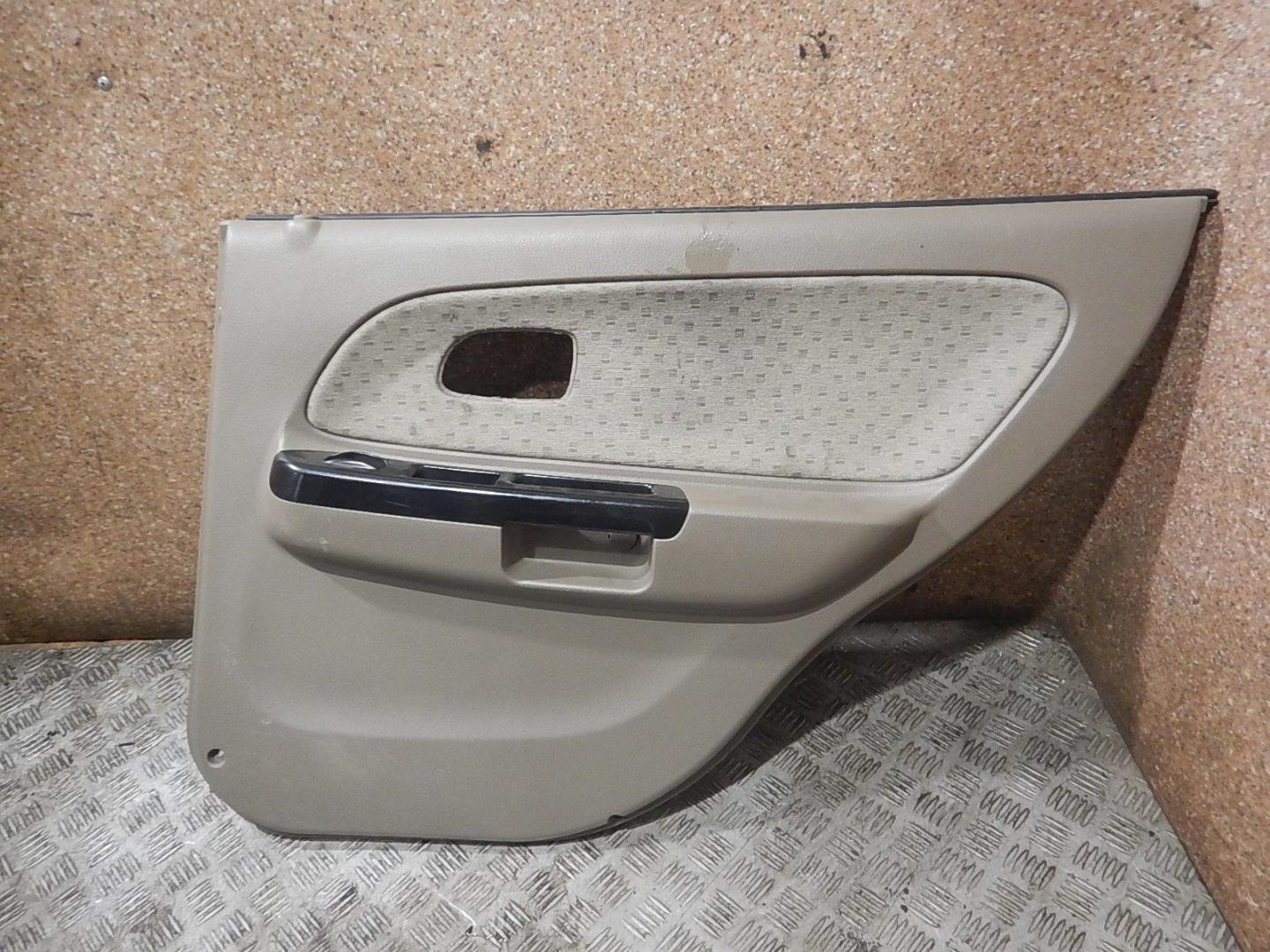 Обшивка двери задней правой