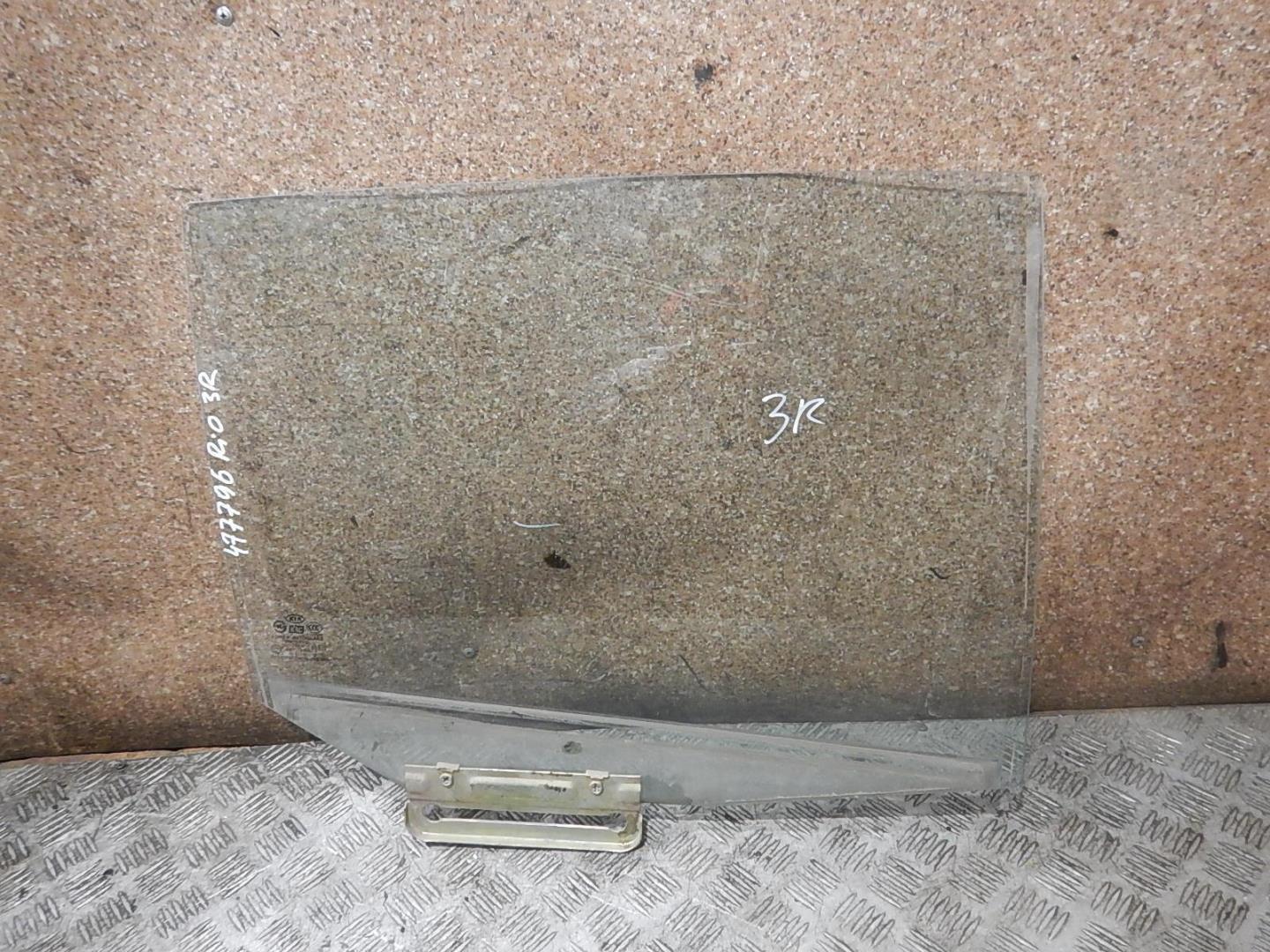 Стекло двери задней правой