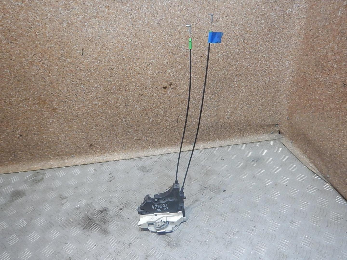 Замок двери передней левой