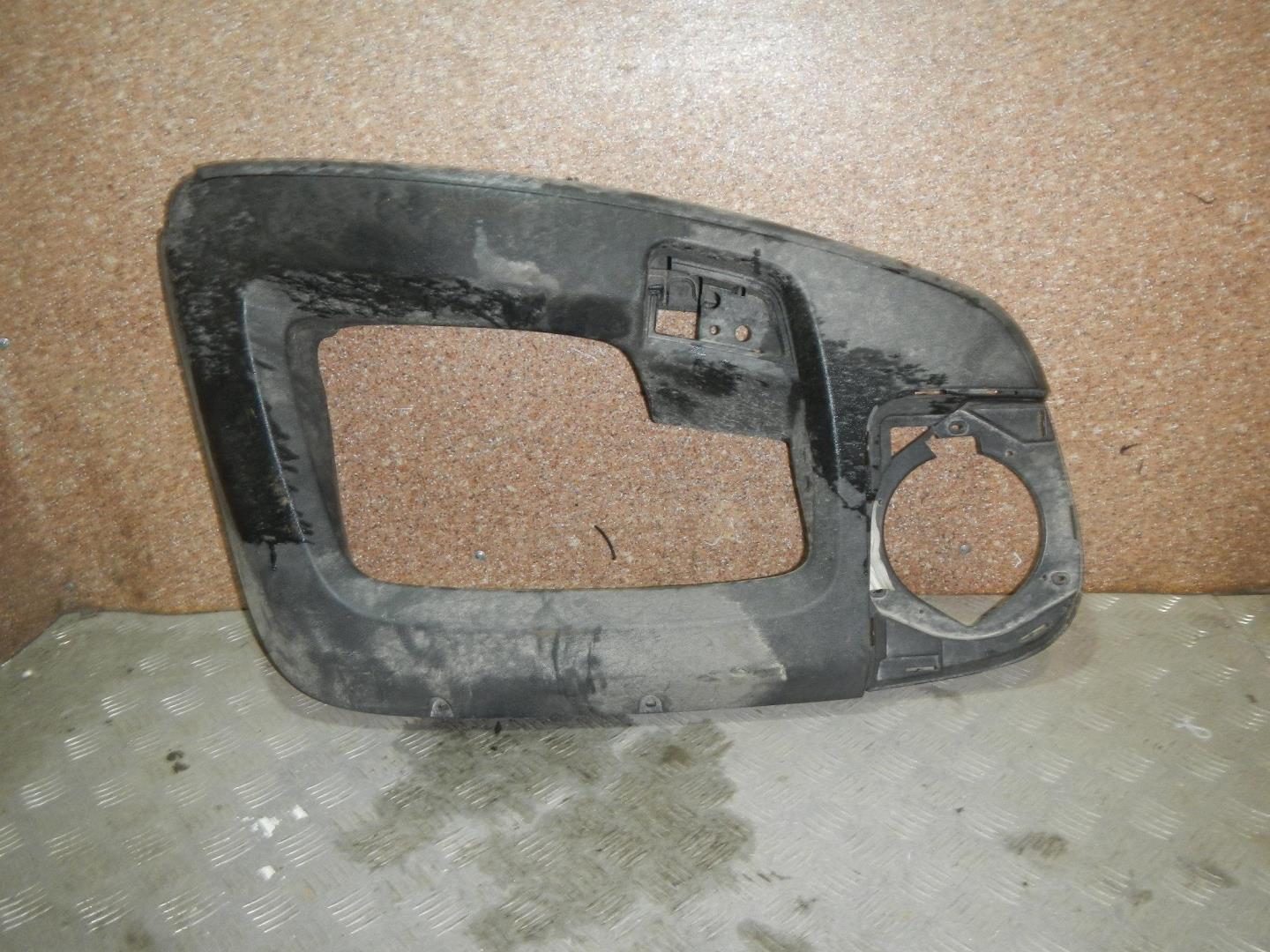 Обшивка двери передней левой