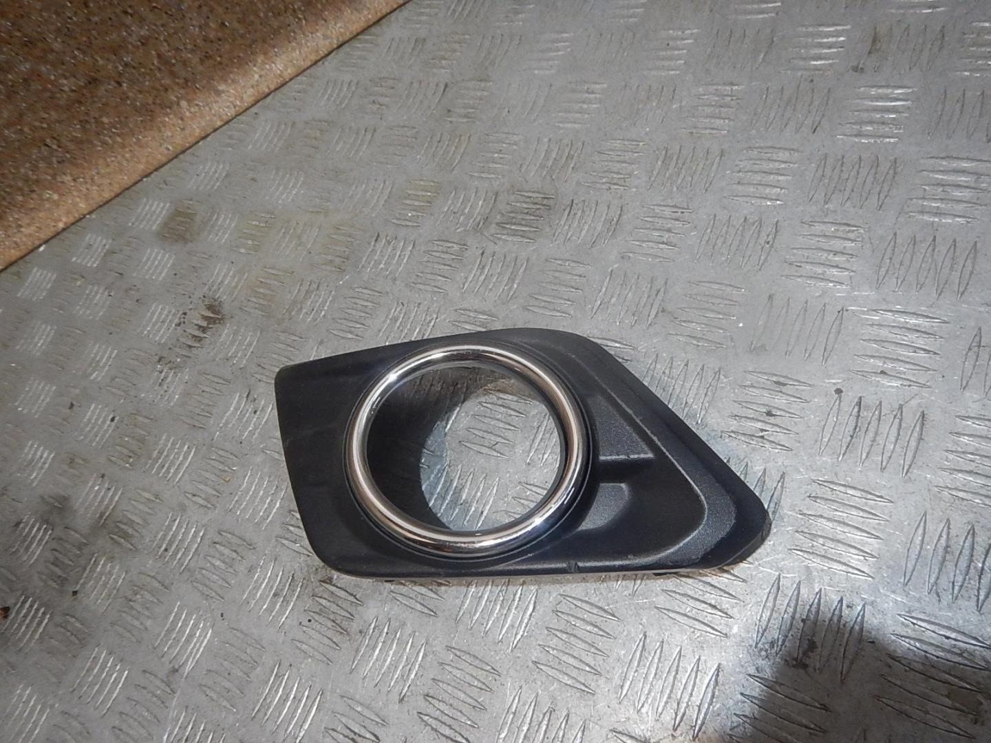 Решетка в бампер левая