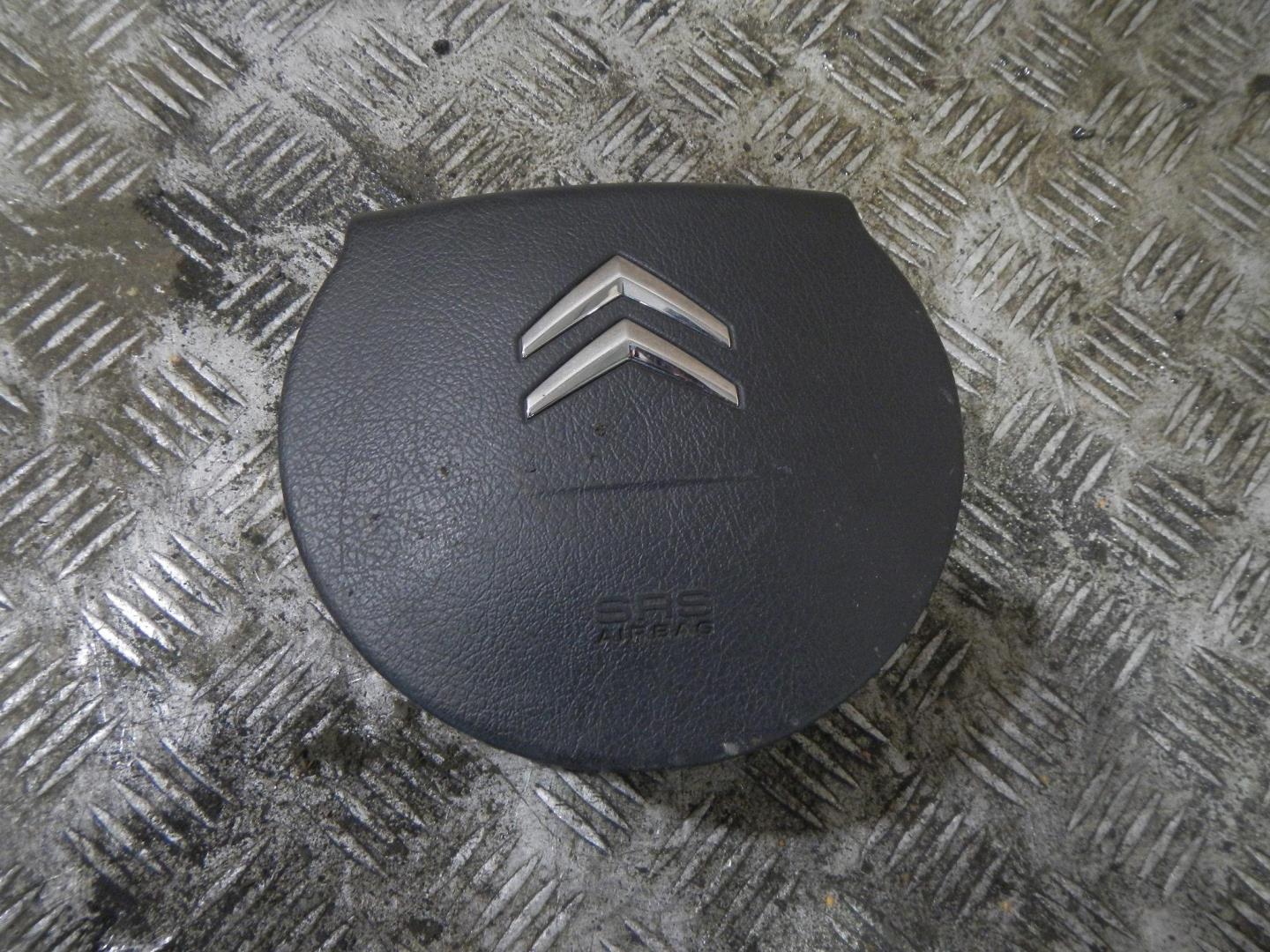 Подушка безопасности в рулевое колесо