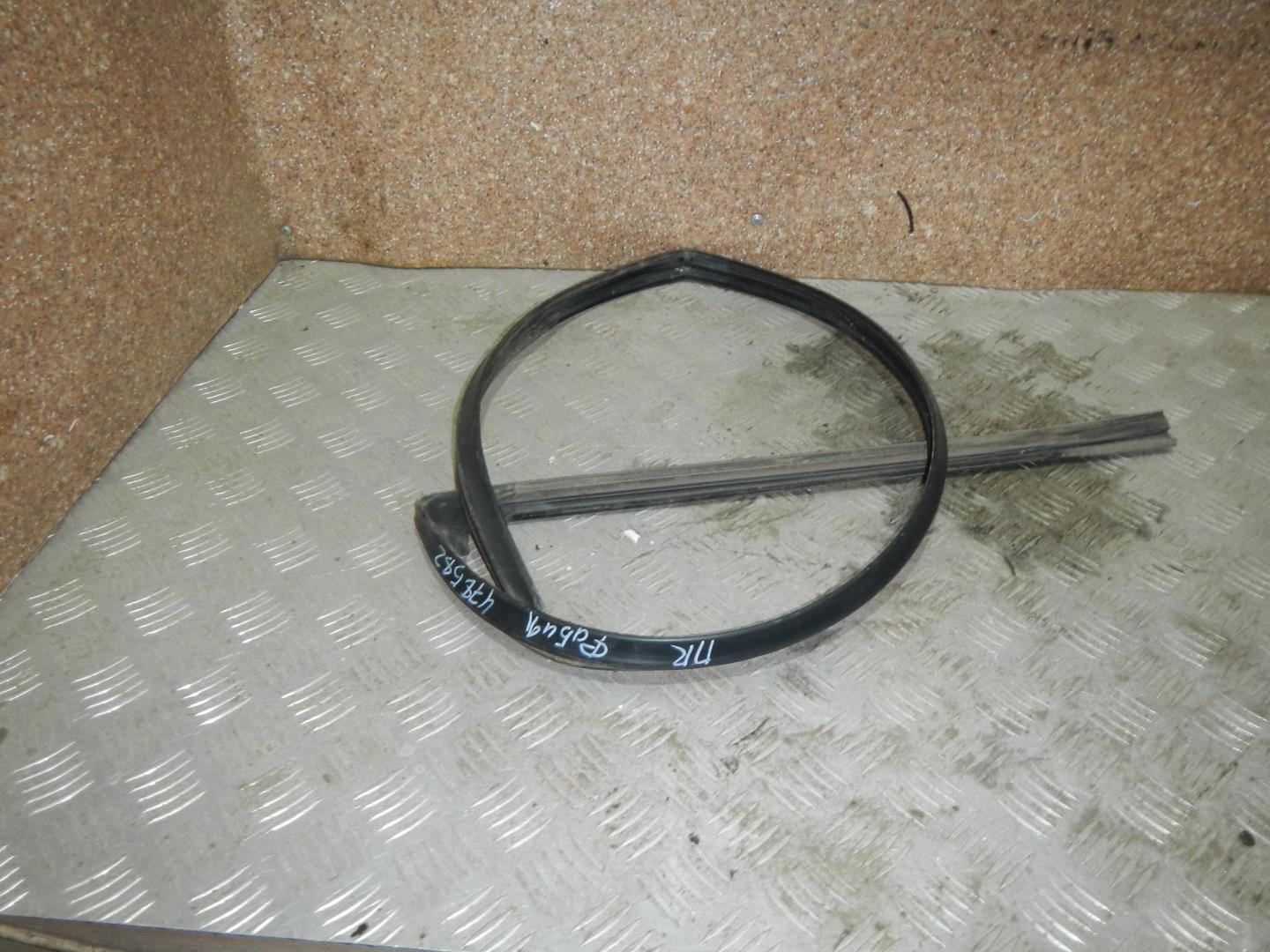 Уплотнитель стекла двери