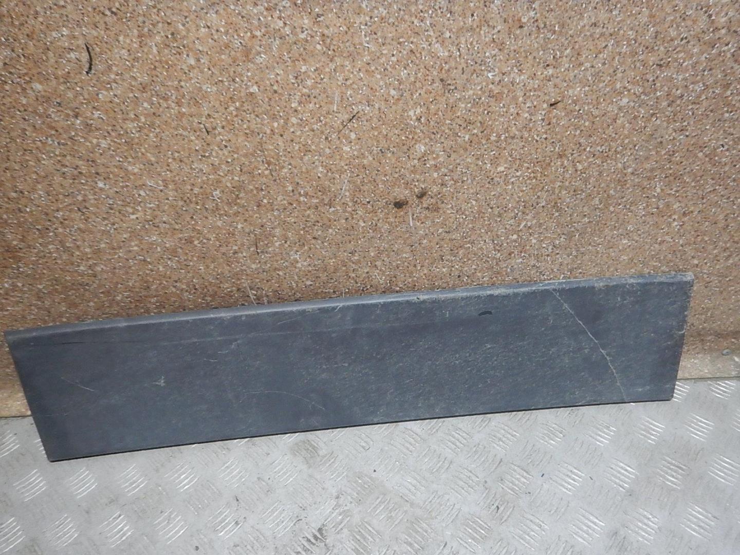 Молдинг задней левой двери