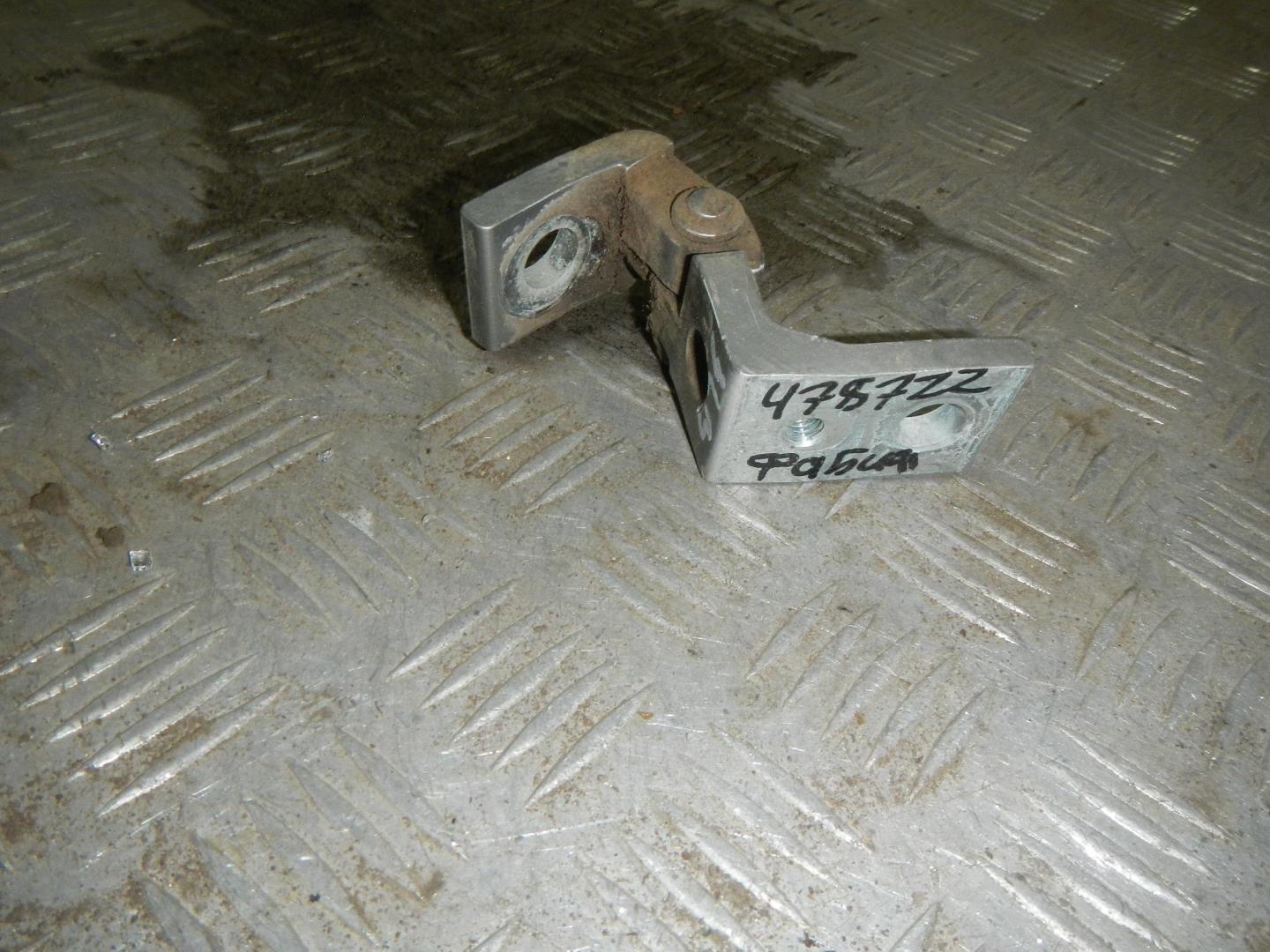 Петля двери задней левой верхняя