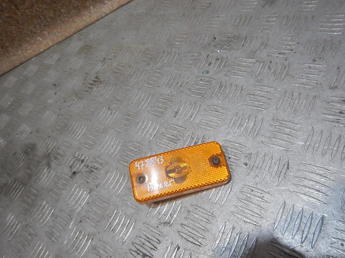 Повторитель на крыло желтый