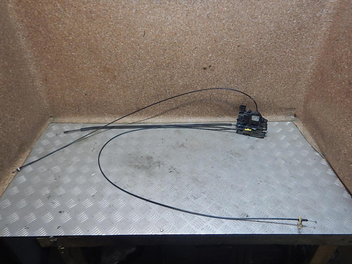 Замок двери задней правой