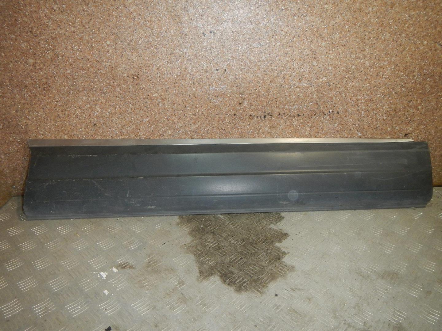 Молдинг передней правой двери