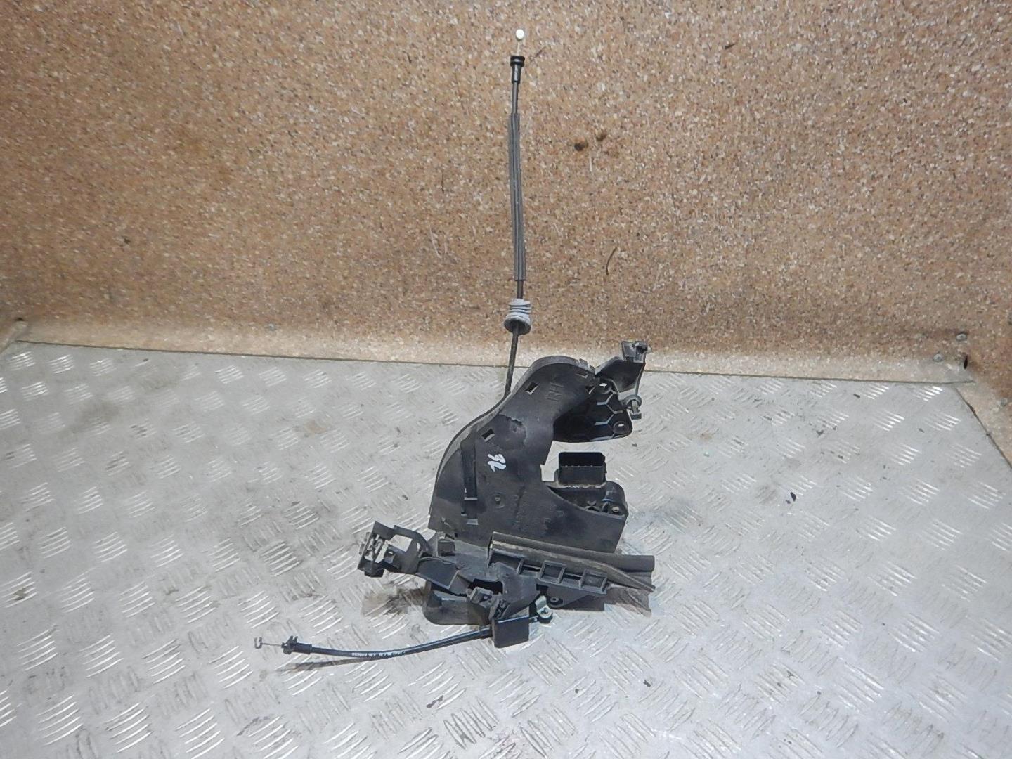 Замок двери задней правой