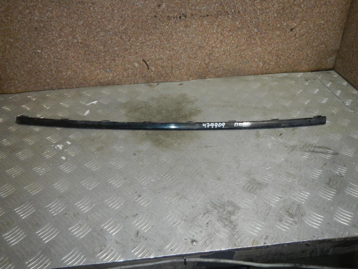 Молдинг переднего бампера