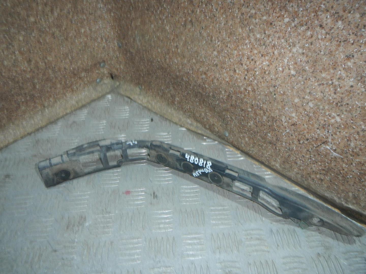 Кронштейн заднего бампера левый