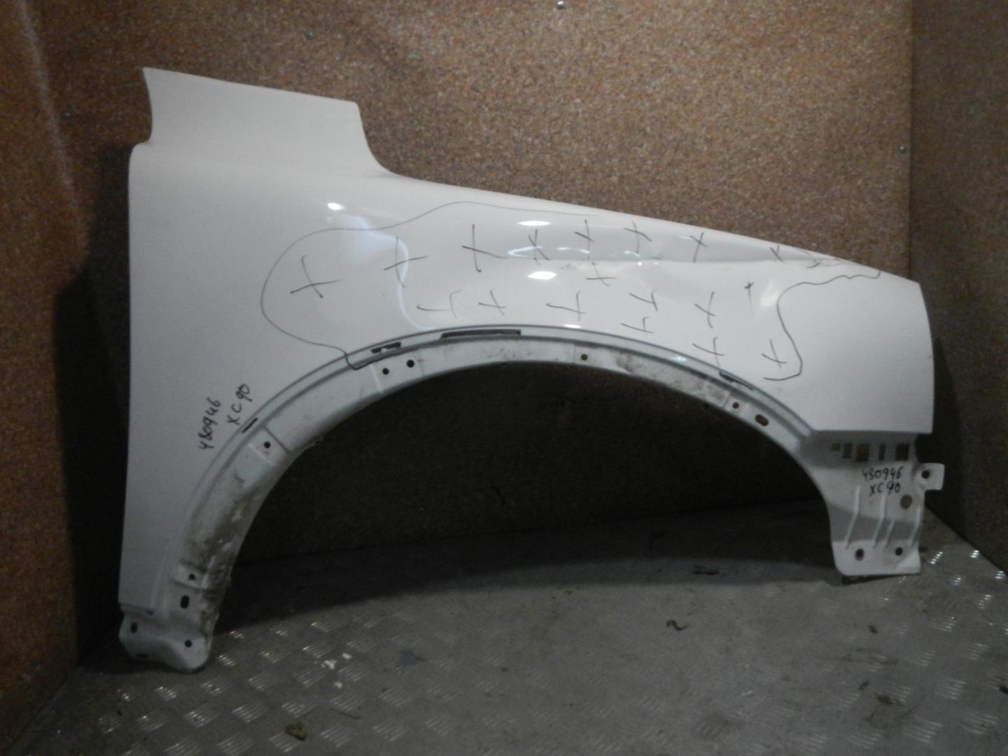 Крыло переднее правое