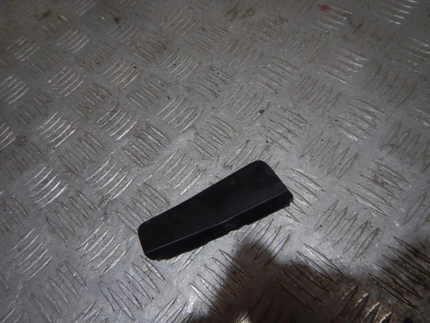 Заглушка буксировочного крюка