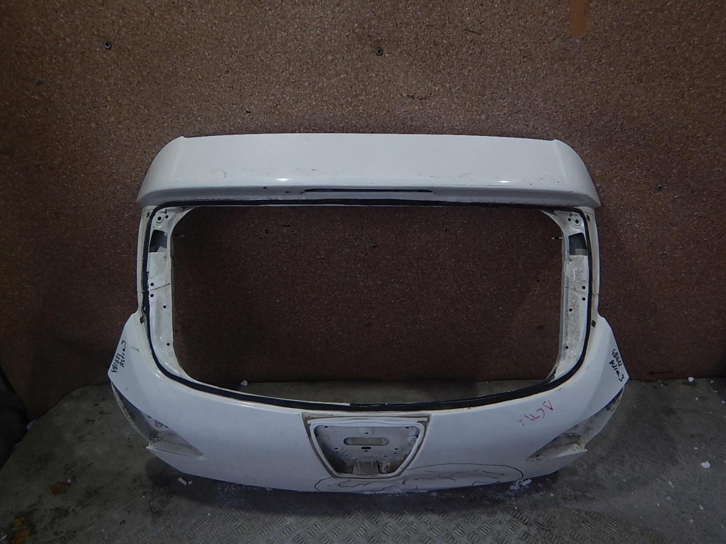 Дверь багажника