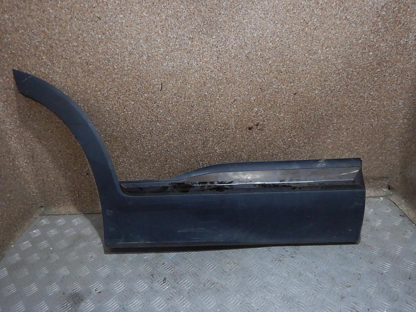 Молдинг задней правой двери