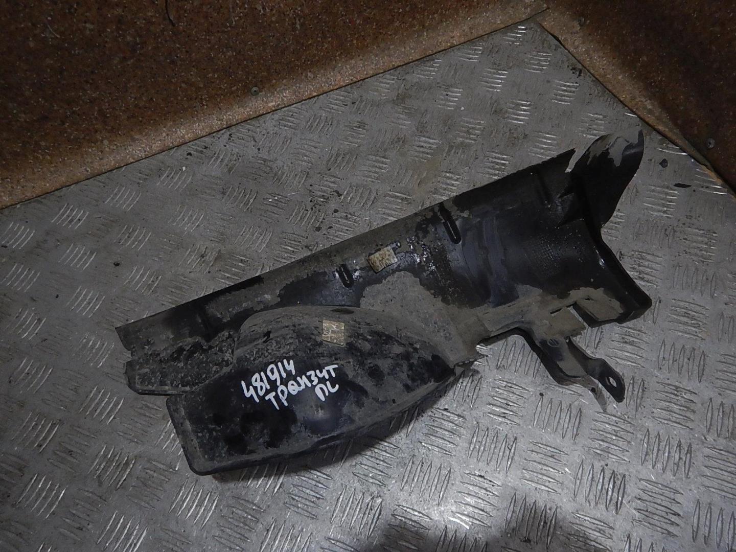 Воздуховод радиатора левый