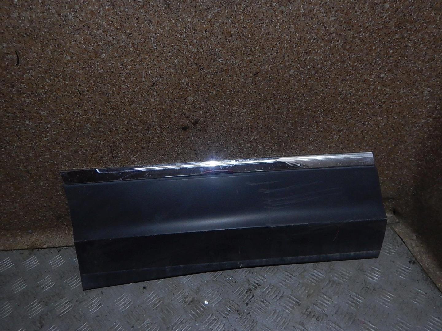 Молдинг задней правой двери