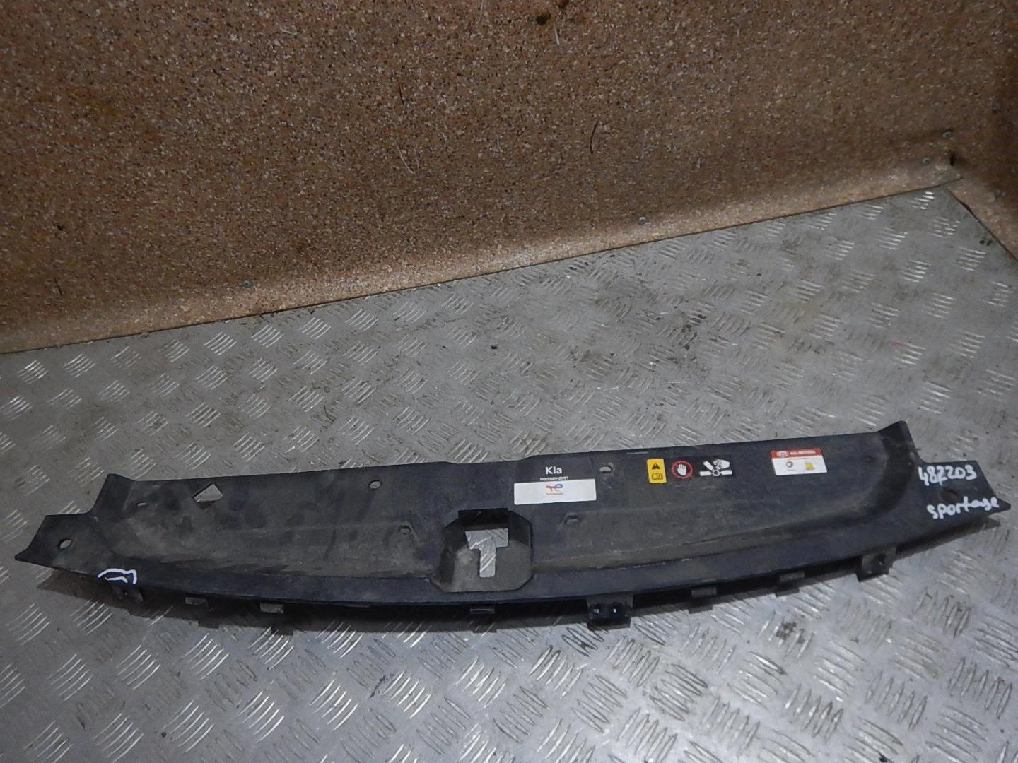 Кожух замка капота