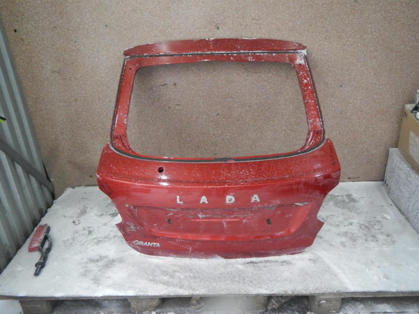 Дверь багажника