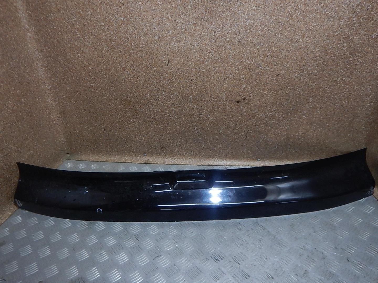 Накладка двери багажника