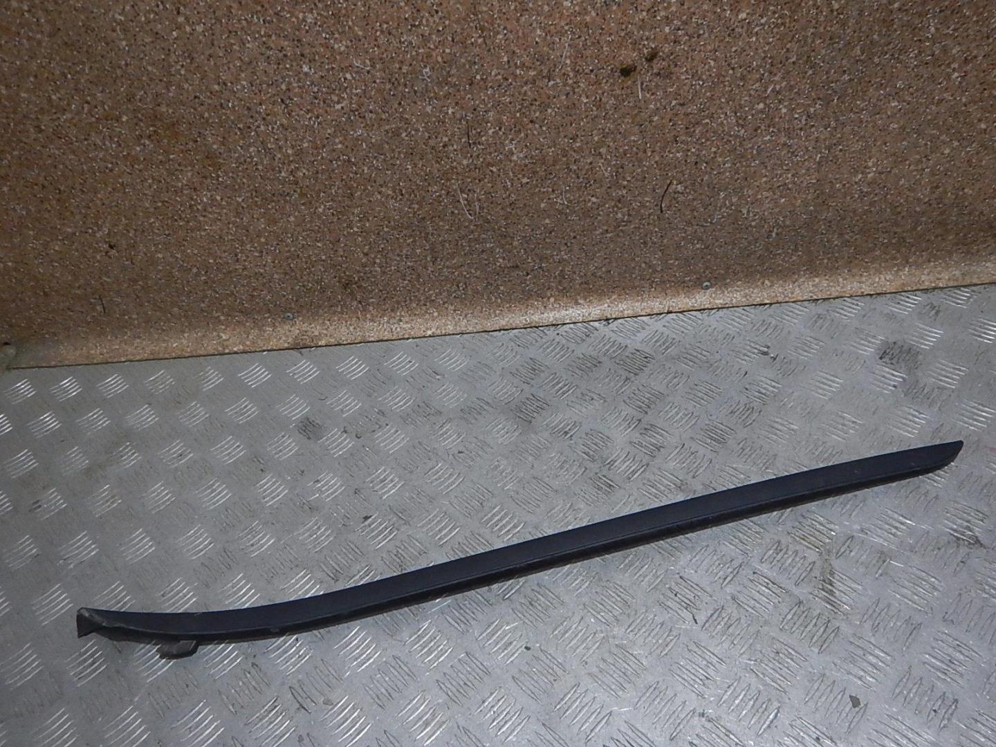 Молдинг лобового стекла