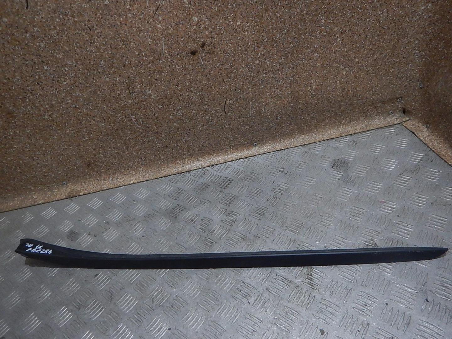 Молдинг лобового стекла