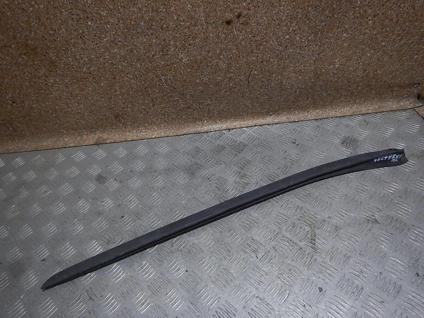 Молдинг лобового стекла