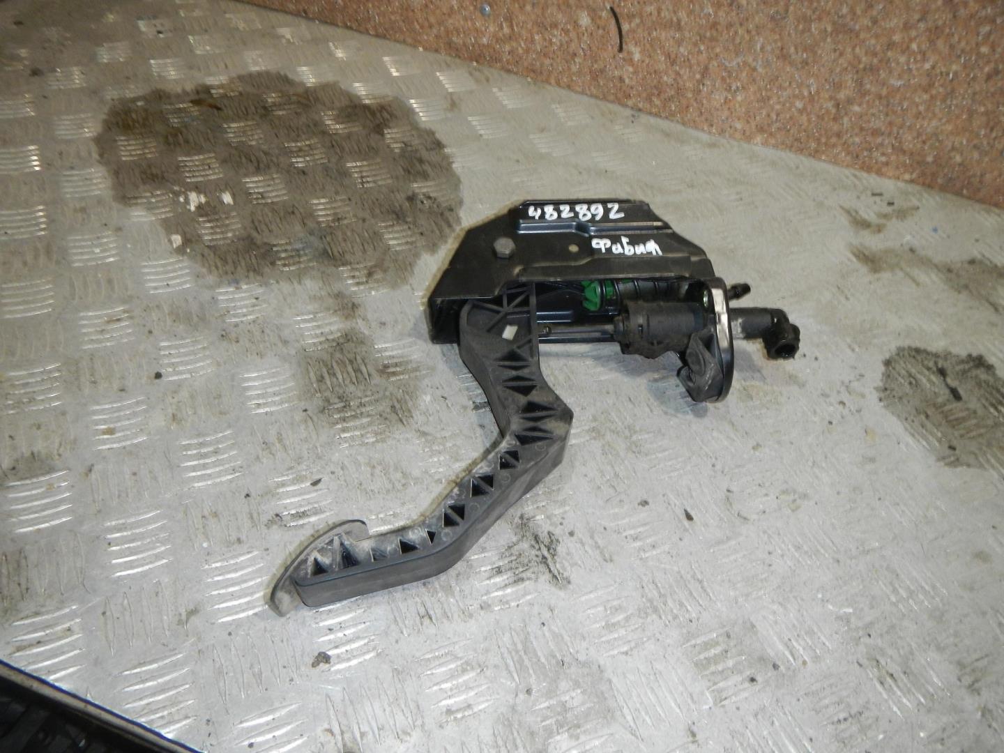 Педаль сцепления