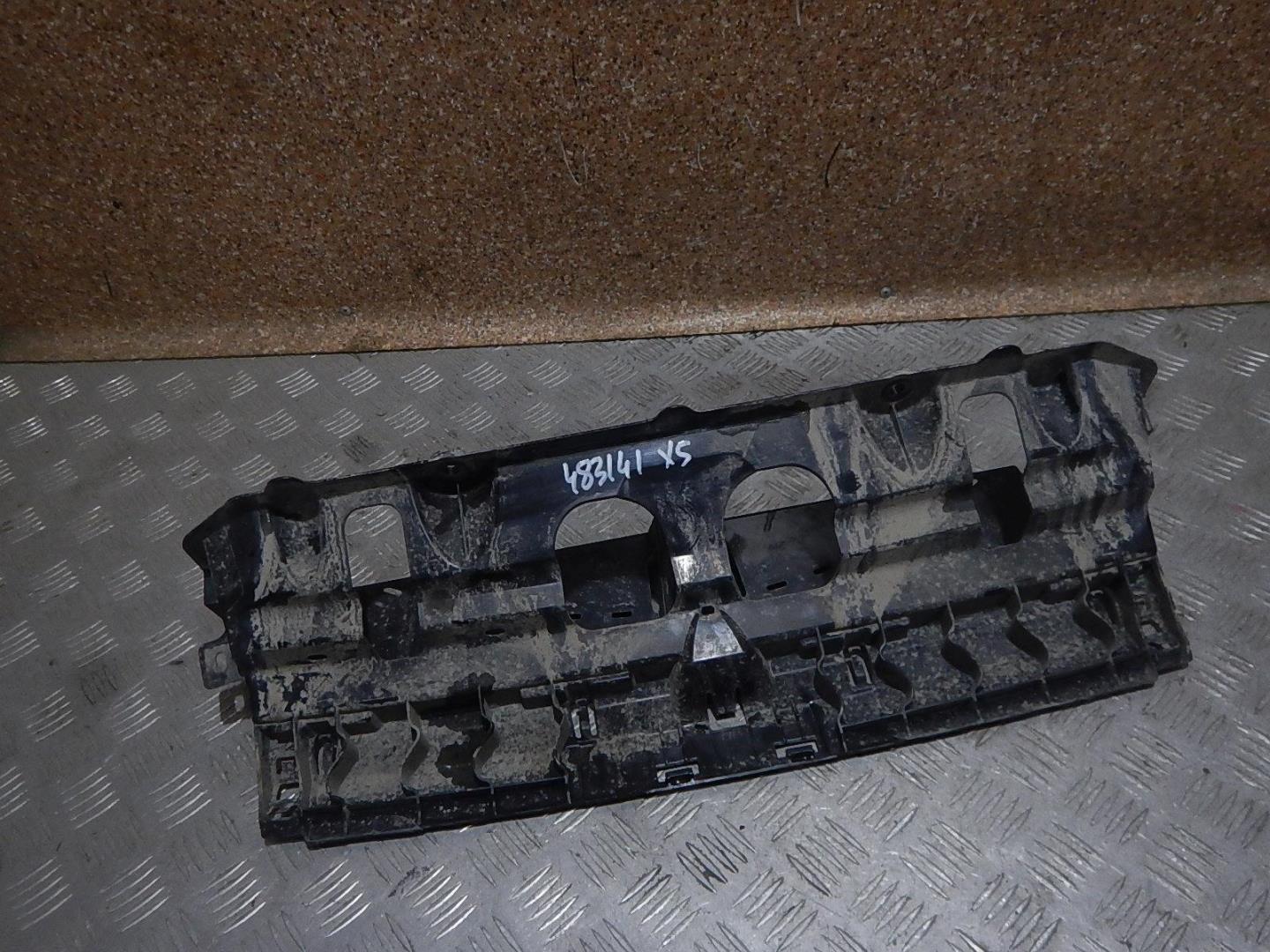 Кронштейн заднего бампера