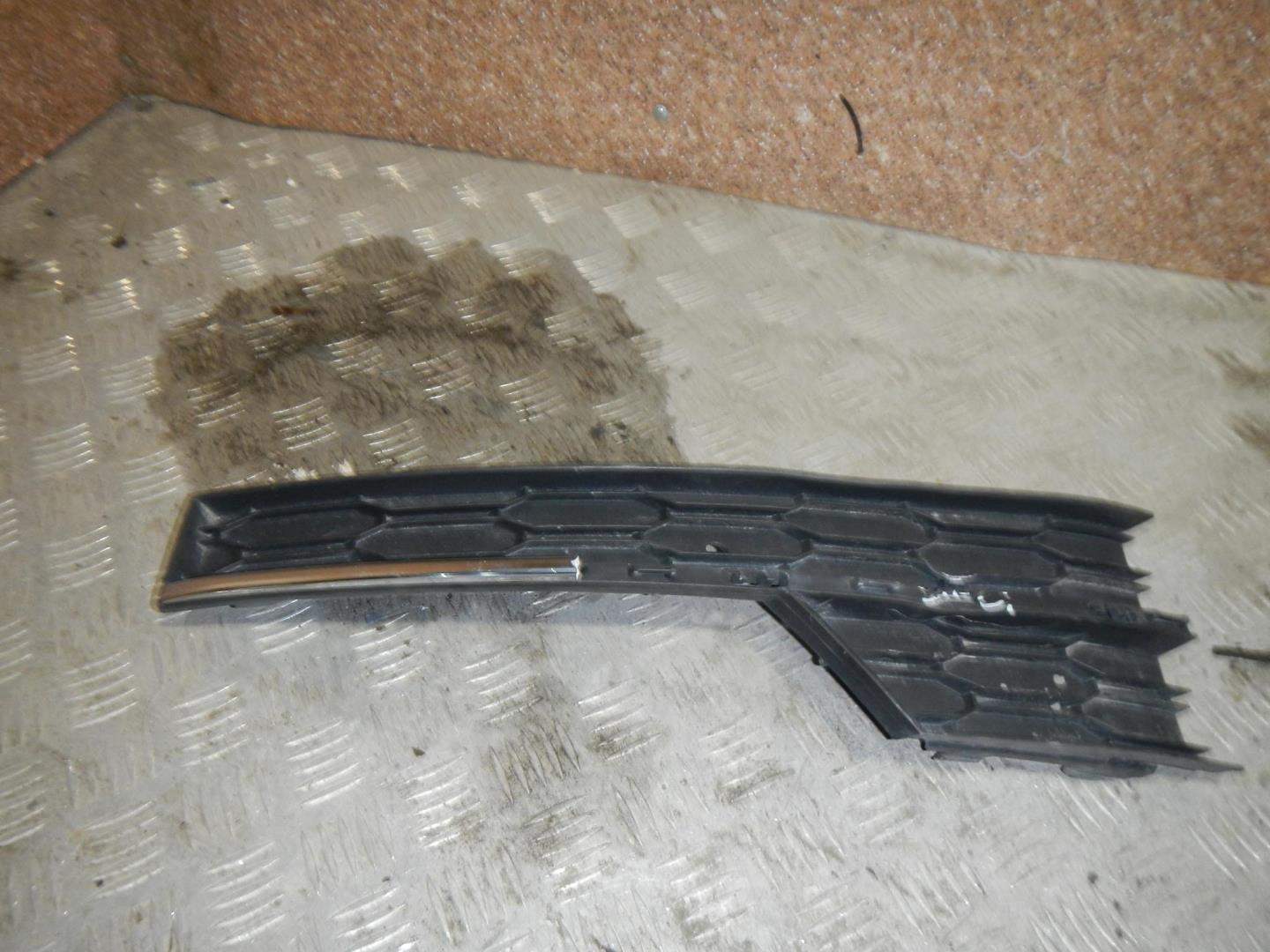 Решетка в бампер левая