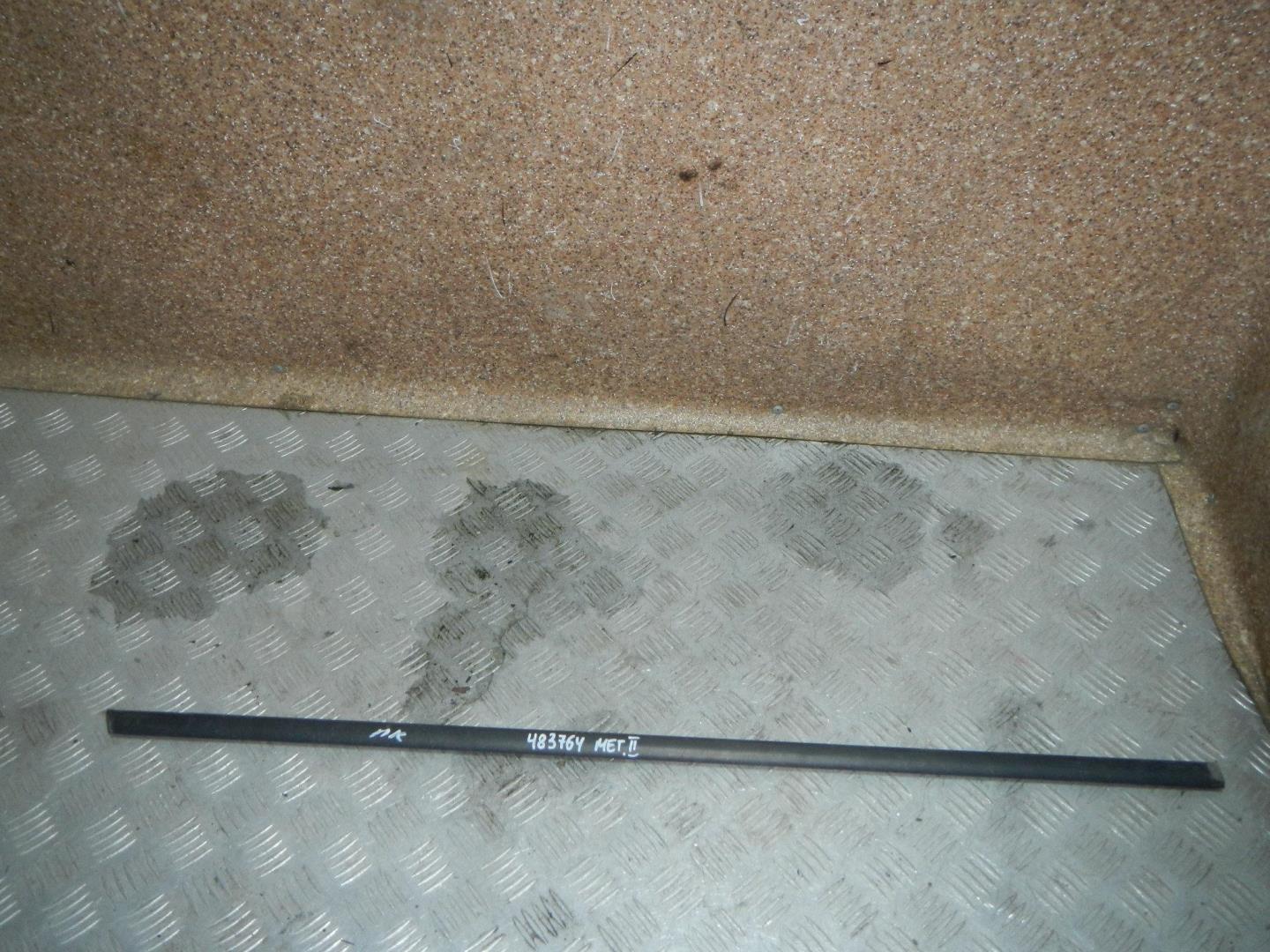 Накладка стекла переднего правого