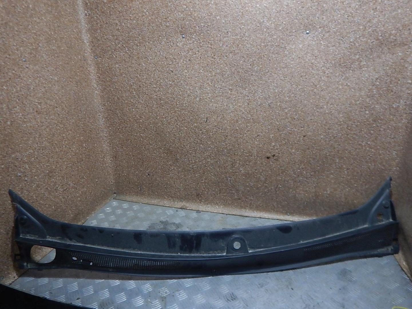 Решетка стеклоочистителей (Жабо)