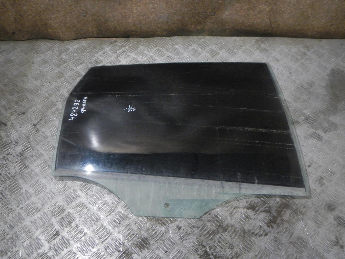 Стекло двери задней правой