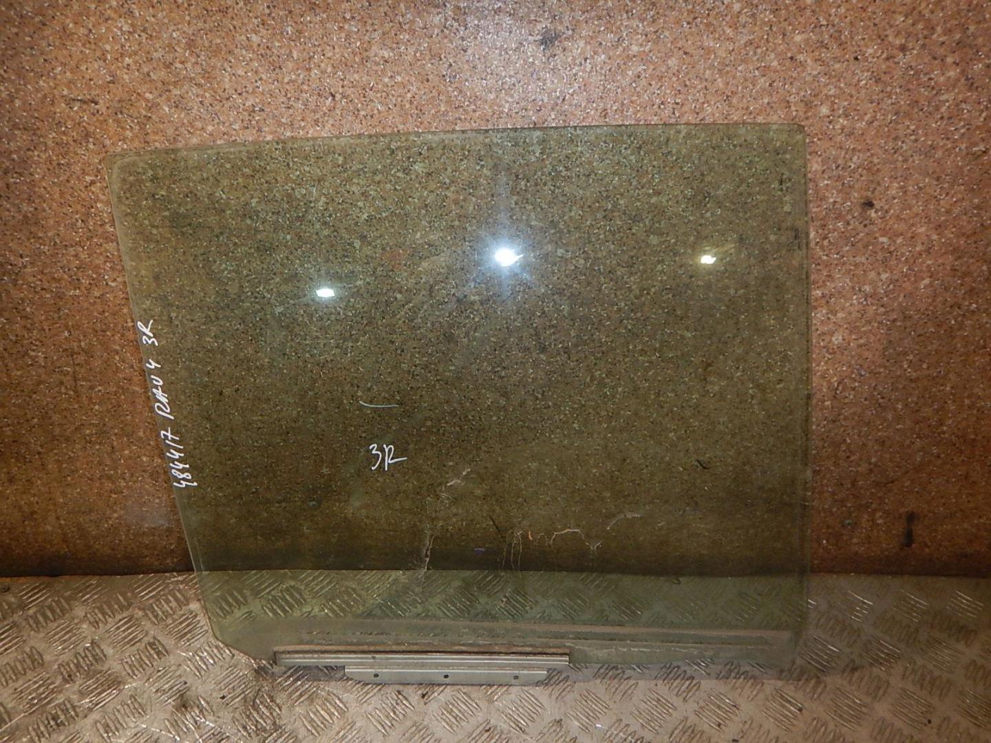 Стекло двери задней правой